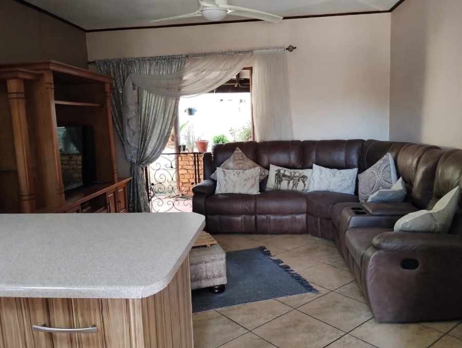 To Let 3 Bedroom Property for Rent in Cashan North West